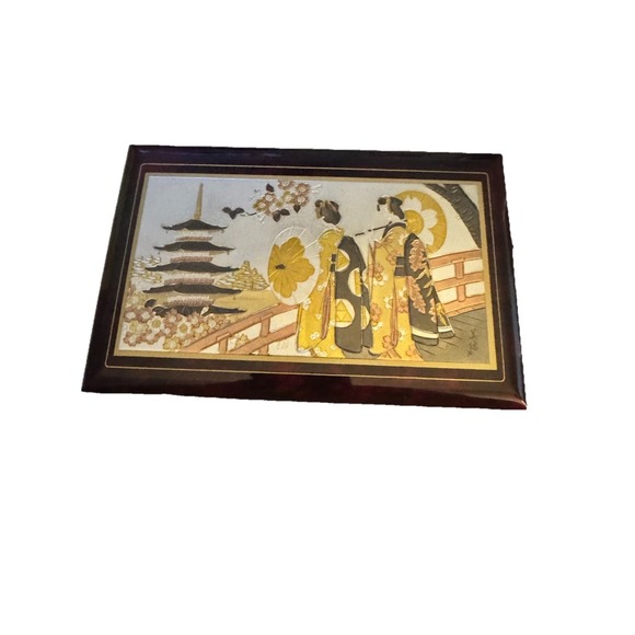 Vintage Japanese Lacquer Music Box Geisha Scene Gold Inlay Made in Japan- Works - Picture 2 of 11
